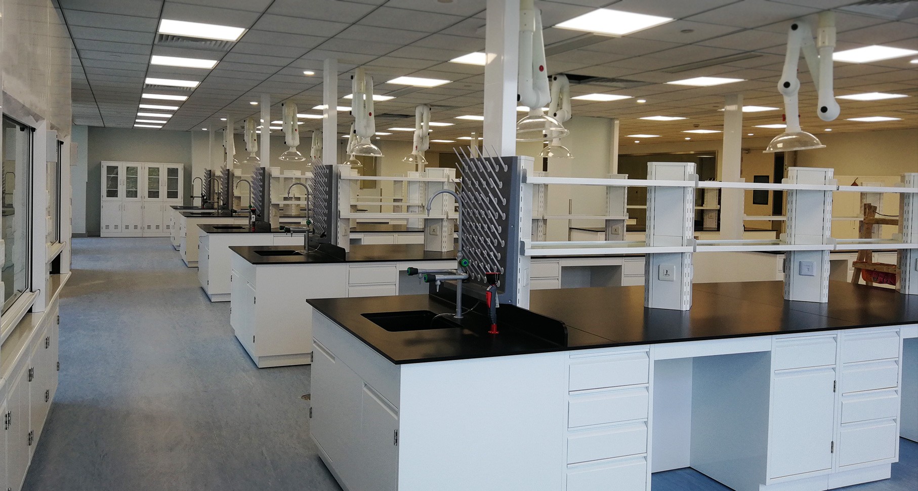 Create a comfortable, 
safe and efficient laboratory research environment