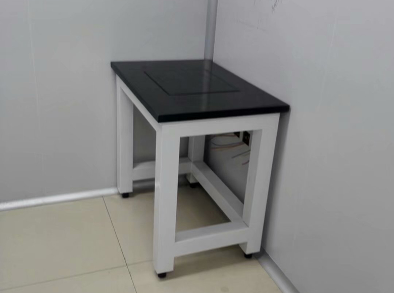 Anti-Vibration Table